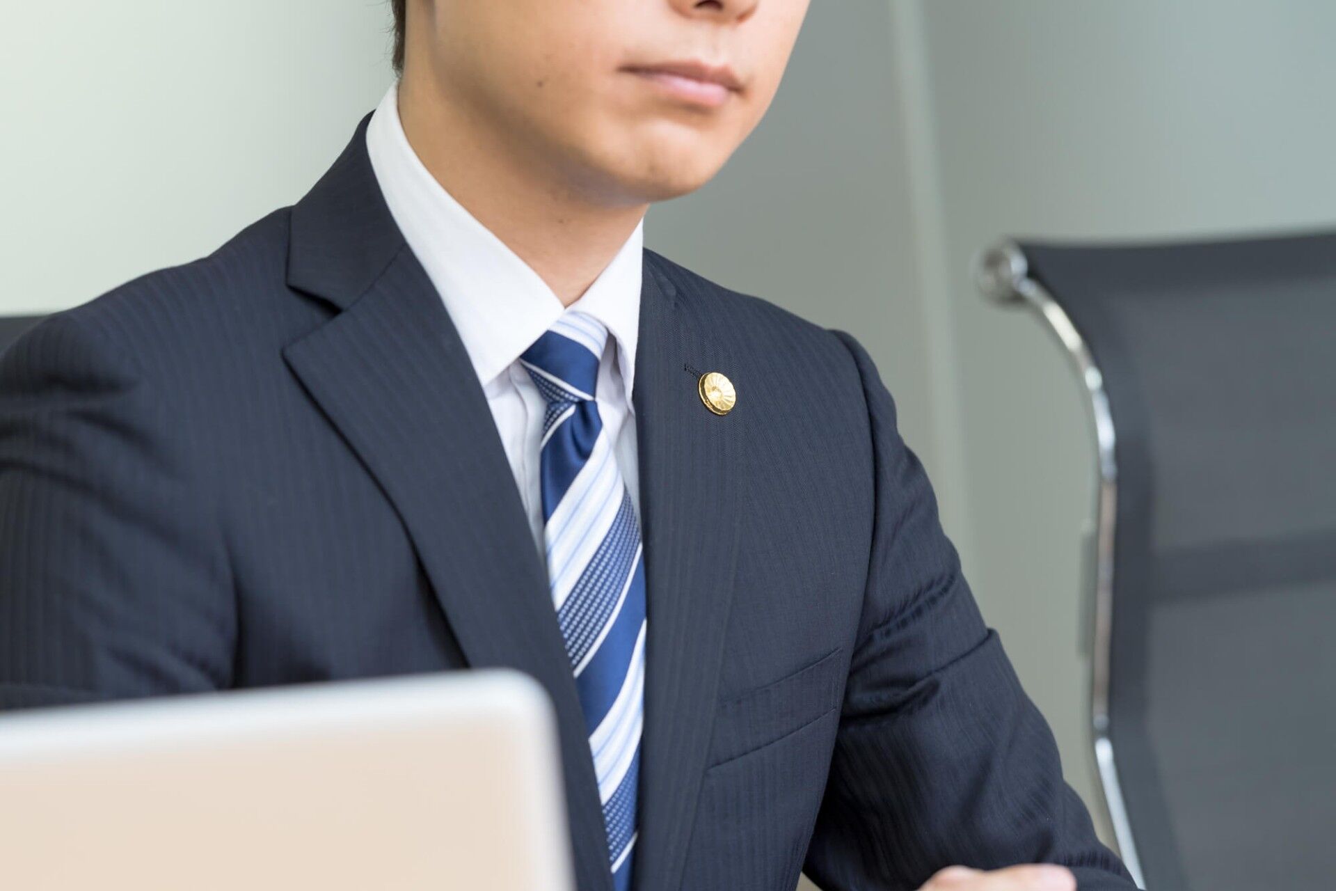 真剣な男性